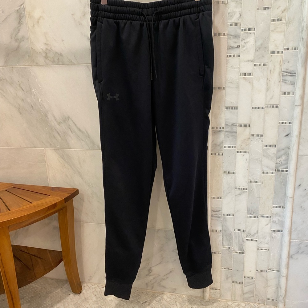 NWOT Under Armor track pants, M